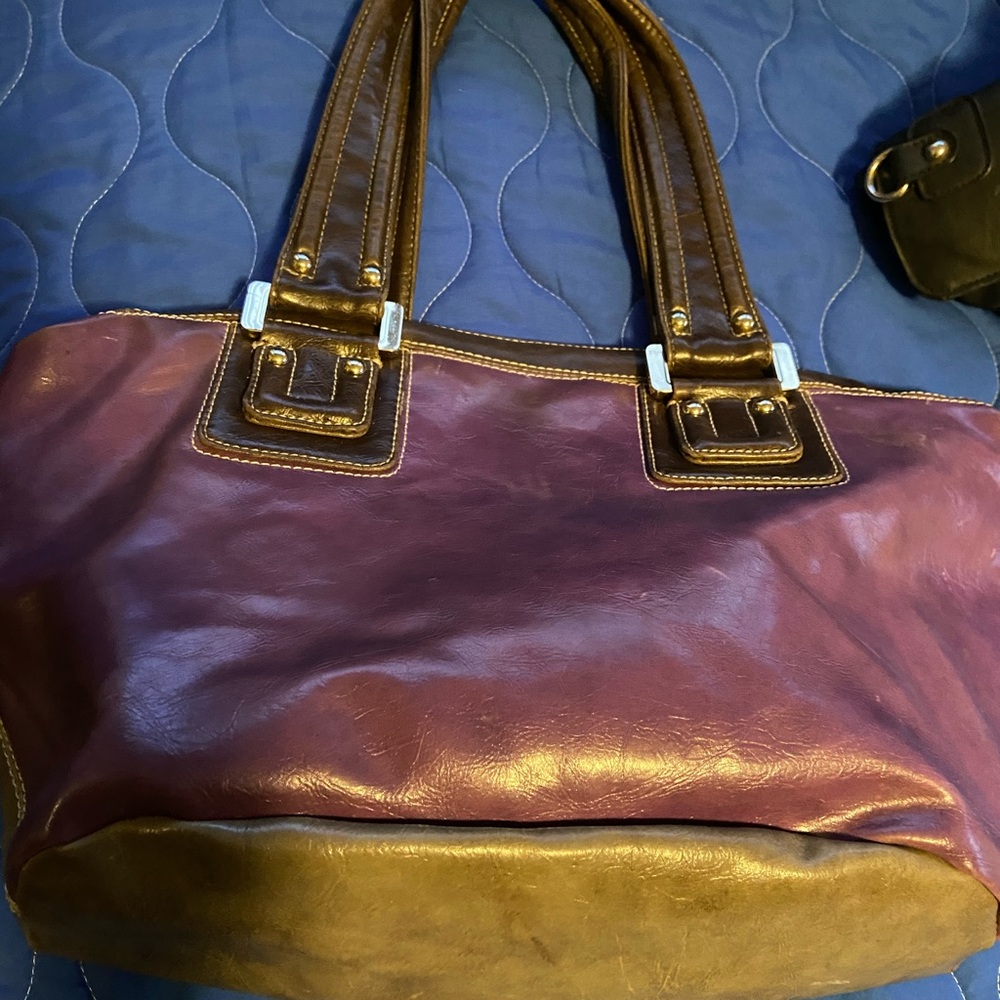 Guess Purse - Picture 7 of 14